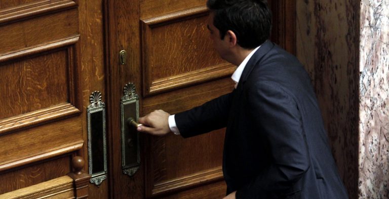 Απανωτά τα τεστ αντοχής για τον Τσίπρα κι ας μας “χρύσωσαν το χάπι”