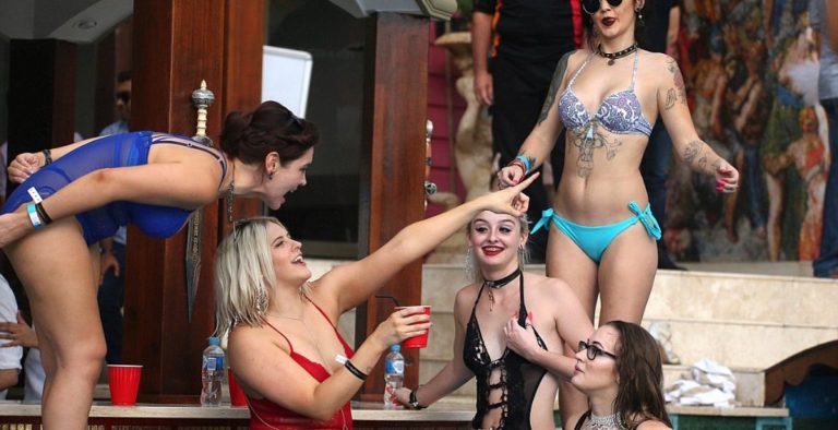Αυστραλία: Πάρτι οργίων με ναρκωτικά, αλκοόλ και… ασθενοφόρα! (photos)