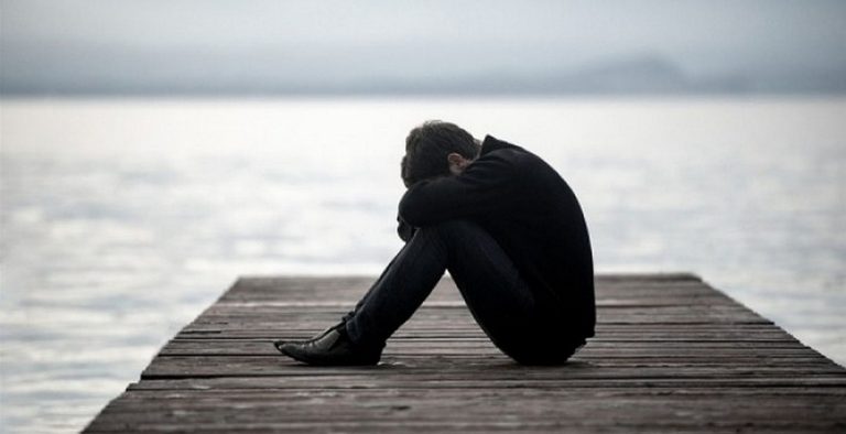 Άτυπη κατάθλιψη: Αυτά είναι τα σημάδια που πρέπει να γνωρίζετε