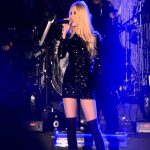 Στην πίστα χωρίς εσώρουχα Ελληνίδα τραγουδίστρια (pics)