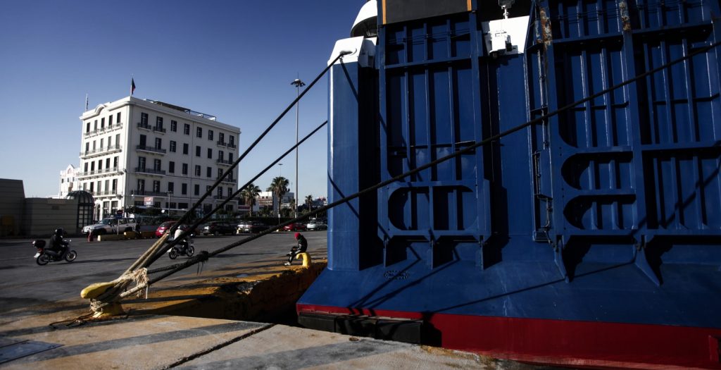 ΠΝΟ: Συμμετοχή στην απεργία της Πέμπτης – Δεμένα τα πλοία στα λιμάνια
