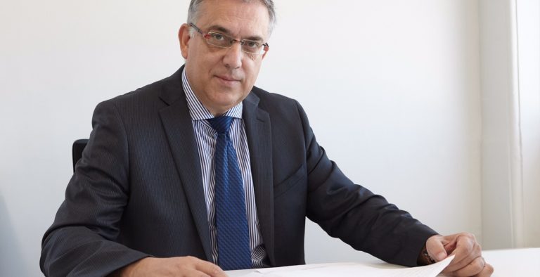 Τάκης Θεοδωρικάκος (ΝΔ): Η κυβέρνηση γλείφει εκεί που έφτυνε
