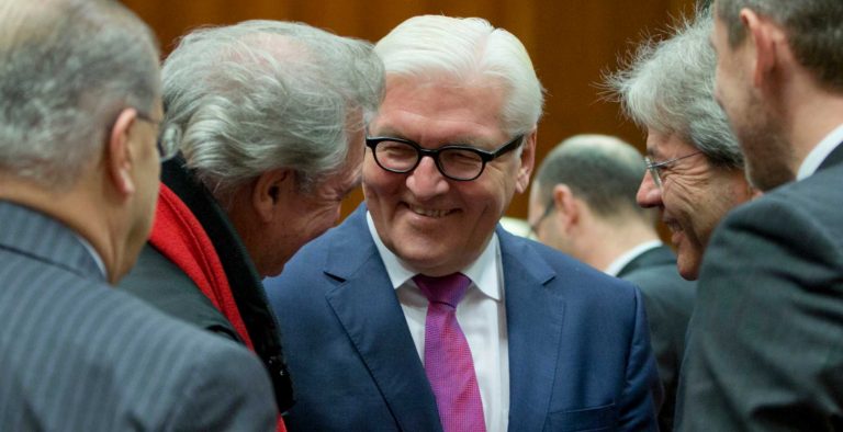 Την Πέμπτη η συνάντηση του Φρανκ-Βάλτερ Σταϊνμάιερ με τους αρχηγούς των CDU/CSU και SPD