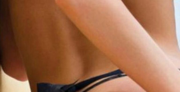 Καυτή Ελληνίδα ολόγυμνη για το Playboy με το χέρι σε σημεία που δεν τα πιάνει… μάτι!