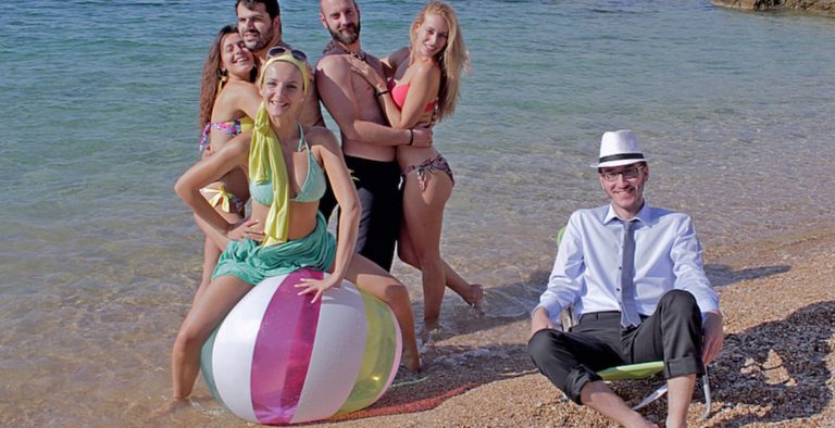 “Μια μέλισσα τον Αύγουστο”, έρχεται στο Vault