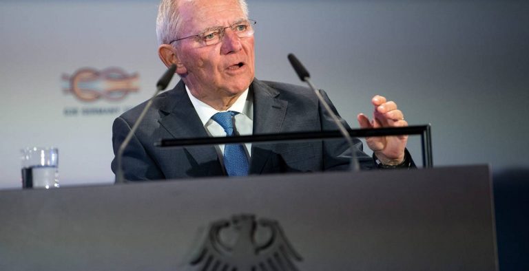 Συνέχιζει ο Σόιμπλε: Χωρίς το ΔΝΤ στην Ελλάδα αν χρειαστεί