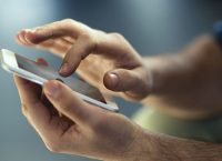 Βρετανία κορωνοϊός: Στις αρχές Ιουλίου η εφαρμογή στα smartphones για την ιχνηλάτηση κρουσμάτων κορωνοϊού