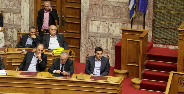 Ο Τσίπρας εκβιάζει σε εσωτερικό και εξωτερικό για καλύτερη συμφωνία
