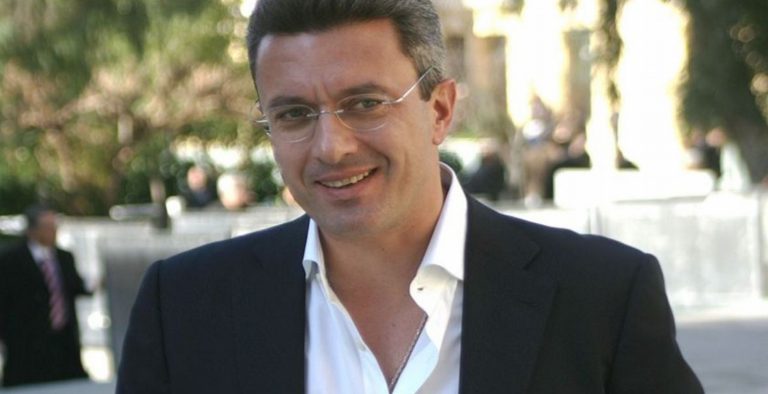 Η Φαίη Σκορδά καλωσόρισε στον ΑΝΤ1 τον Νίκο Χατζηνικολάου