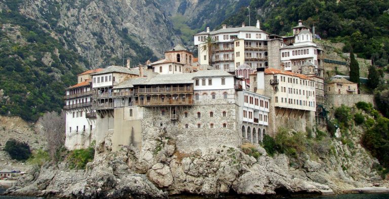 Άγιον Όρος: Εκοιμήθη ο Αρχιμανδρίτης Γέροντας Αιμιλιανός