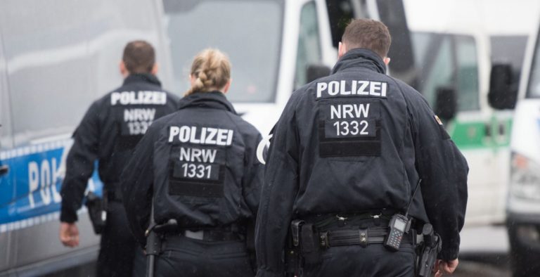 Η Αντιτρομοκρατική κάνει “φύλλο και φτερό” οχτώ σπίτια στις Βρυξέλλες