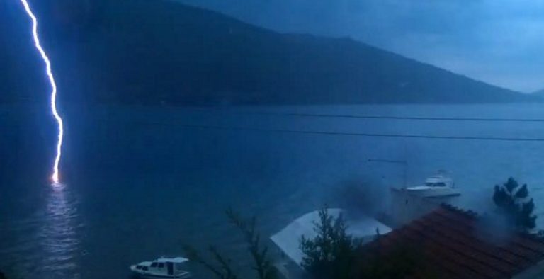 Δείτε τι γίνεται όταν κεραυνός χτυπάει στη θάλασσα [video]
