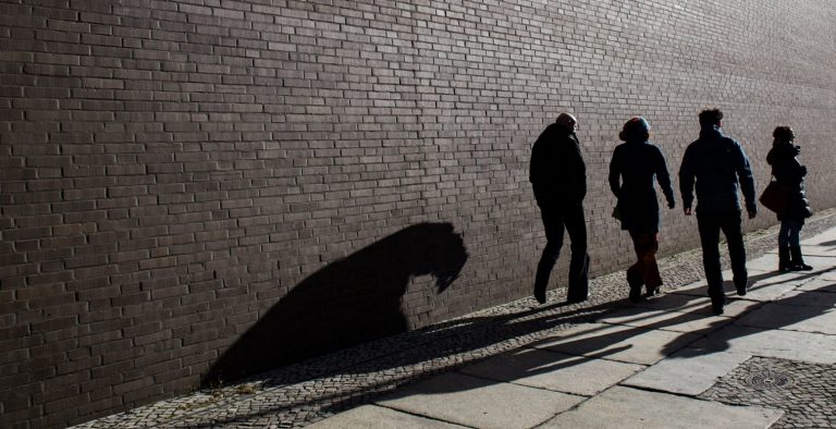 Έρευνα: Το 53% θέλει να μεταναστεύσει από την Ελλάδα