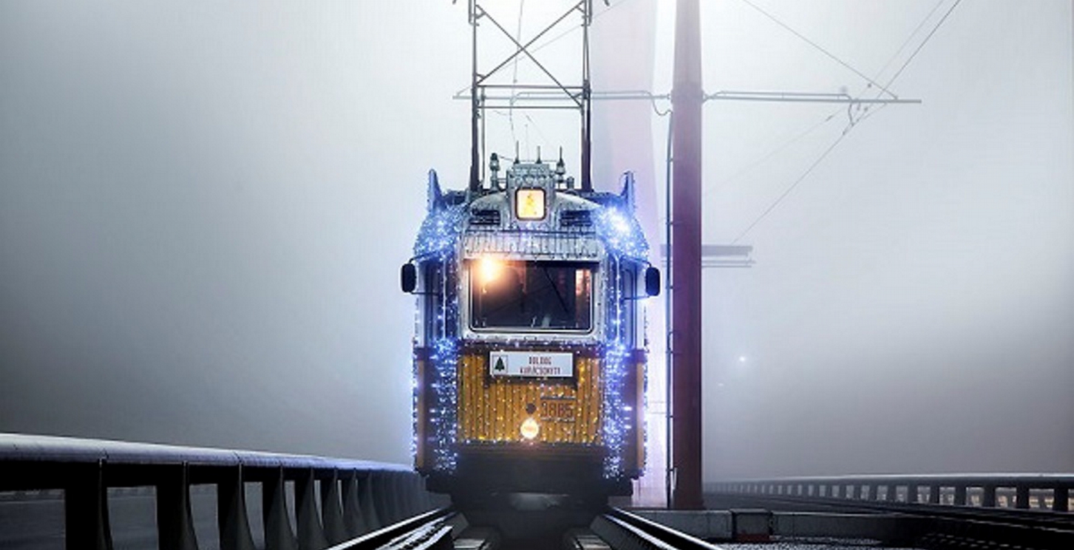 Στη Βουδαπέστη στόλισαν το… τραμ!