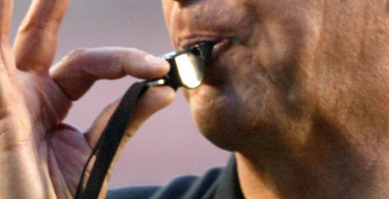Μήνες απλήρωτοι οι διαιτητές της Super League