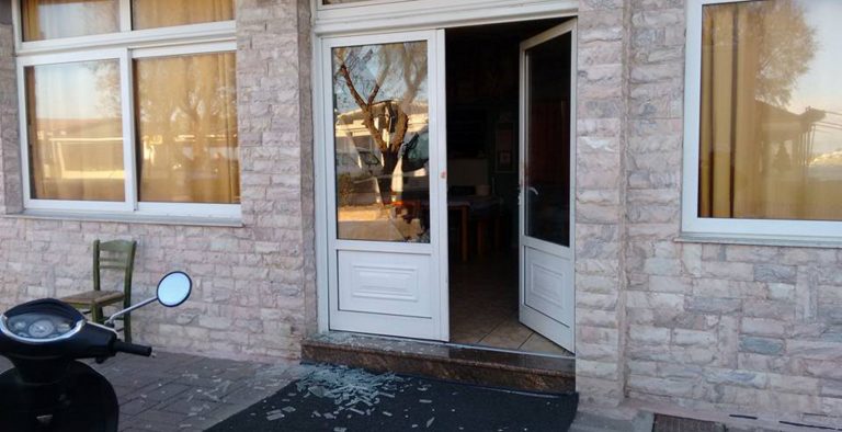 Τα’ σπασαν οι μετανάστες στη Μυτιλήνη, στα “κάγκελα” έμποροι και καταστηματάρχες