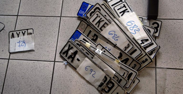Επιστρέφονται πινακίδες και άδειες κυκλοφορίας στους οδηγούς