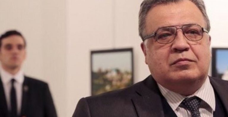 Το συγκλονιστικό βίντεο της δολοφονίας του Ρώσου πρέσβη