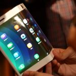 LG, Apple και Google σε συνεργασία για κατασκευή εύκαμπτων οθονών