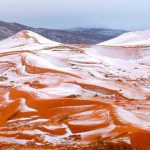 Εντυπωσιακές εικόνες από την χιονισμένη έρημο Σαχάρα! (photos, video)