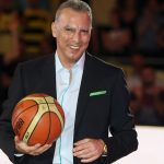 Νίκος Γκάλης: Η Η επιστροφή του στο παρκέ – Τι λένε οι “συμπαίκτες” του στο τηλεοπτικό σποτ του ΟΠΑΠ (vid)