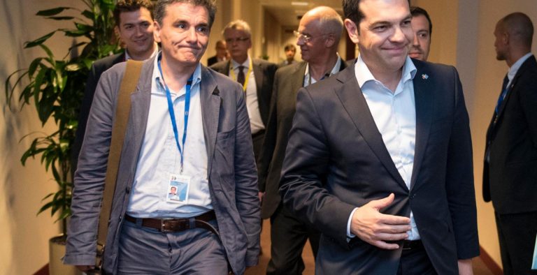 H κυβέρνηση στήνει “σκηνικό ρήξης” με τους δανειστές για εσωτερική κατανάλωση