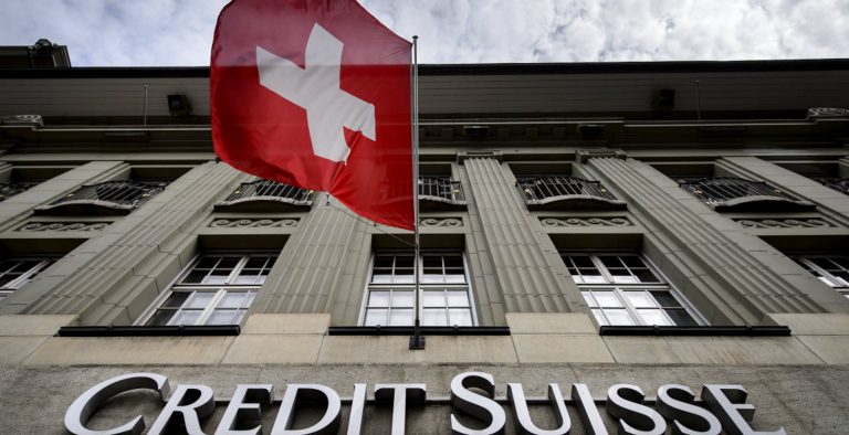 Στον “κόφτη” βάζει η Credit Suisse μέχρι 6.500 θέσεις εργασίας