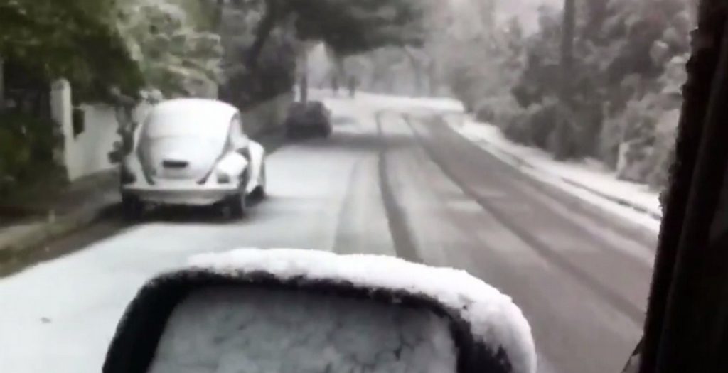 Διακόπηκε η κυκλοφορία στη λεωφόρο Πάρνηθας