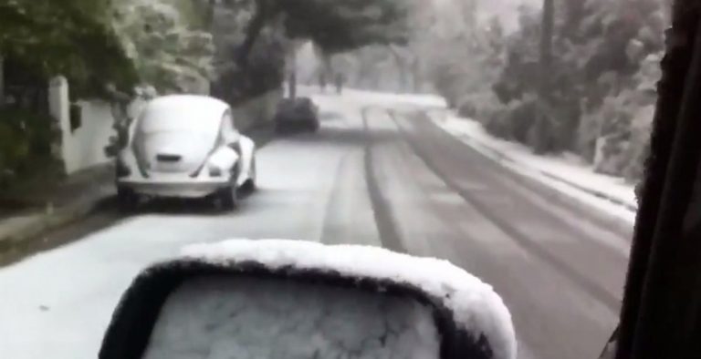 Διακόπηκε η κυκλοφορία στη λεωφόρο Πάρνηθας