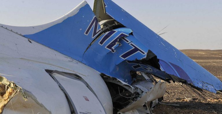 Οι τέσσερις εκδοχές για τη συντριβή του ρωσικού αεροσκάφους