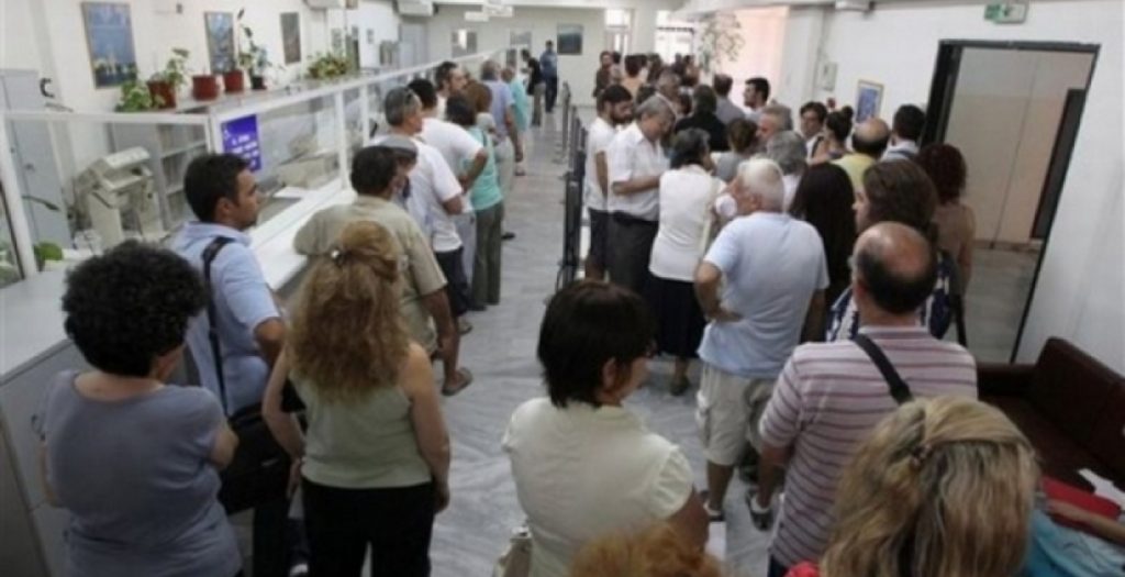 ΑΑΔΕ: 700 κατασχέσεις και δεσμεύσεις λογαριασμών τη μέρα – Τι δείχνουν τα επίσημα στοιχεία