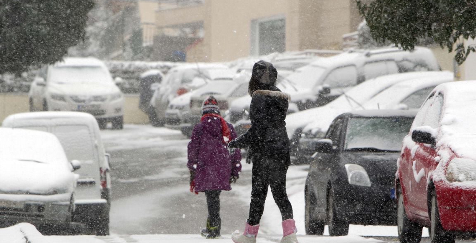 Στην “κατάψυξη” μπαίνει η χώρα: Χιόνια ακόμα και στην Αττική!