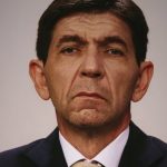 “Εκτός Ύλης” ή “Ο μονόλογος ενός καθ’ ομολογία παράλογου”