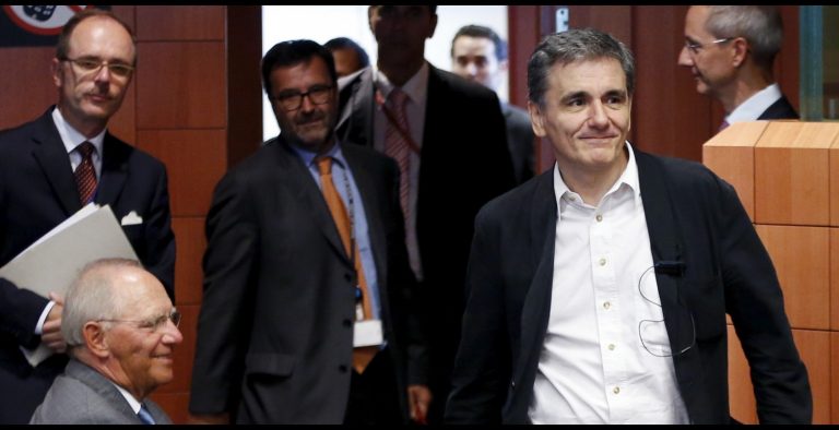 Στο “φως” η γραπτή δέσμευση Τσακαλώτου για τον “κόφτη” στις συντάξεις