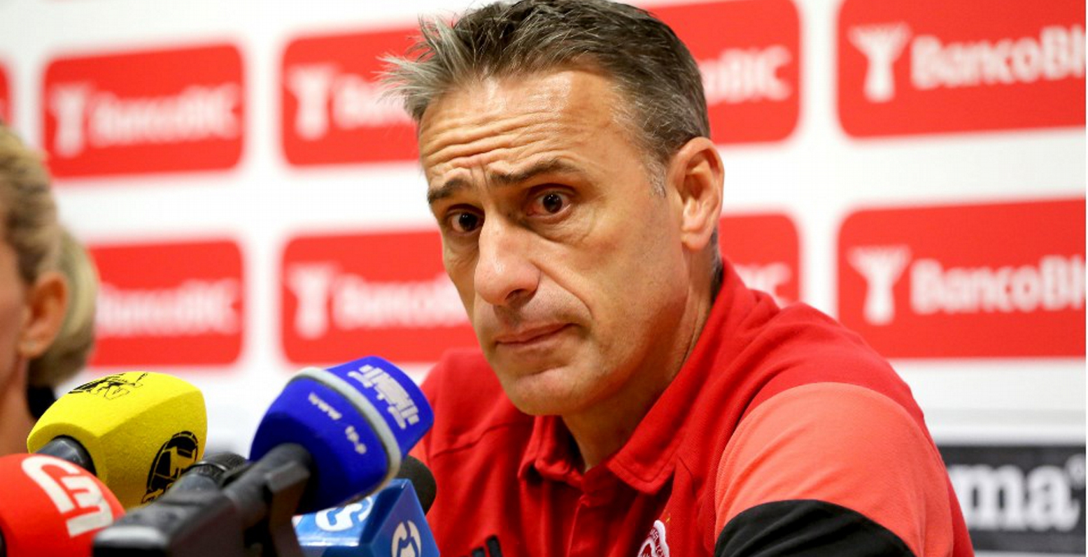 «Άθλιο κοουτσάρισμα Μπέντο, μένει μέχρι Τούμπα !