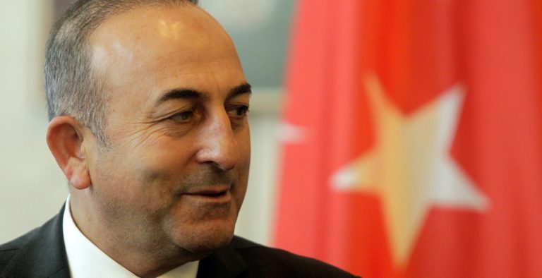 Προκαλεί και πάλι ο Τσαβούσογλου: Αν θέλαμε να ανέβουμε στα Ίμια θα το κάναμε