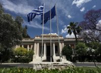 Οι Βρυξέλλες μας “αδειάζουν”, το Μαξίμου επιμένει σε πολιτική συμφωνία