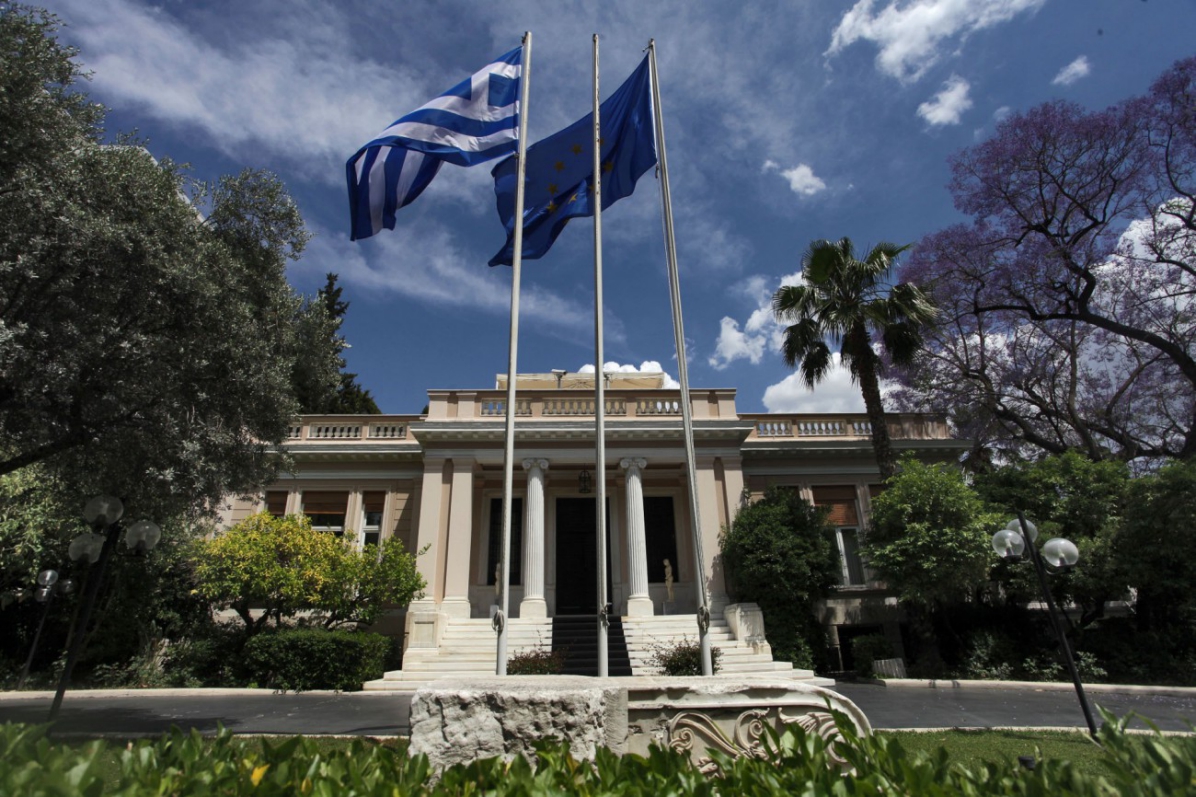 Οι Βρυξέλλες μας “αδειάζουν”, το Μαξίμου επιμένει σε πολιτική συμφωνία