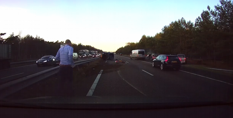 Πρόβλεψη τρακαρίσματος από το Tesla Autopilot (video)