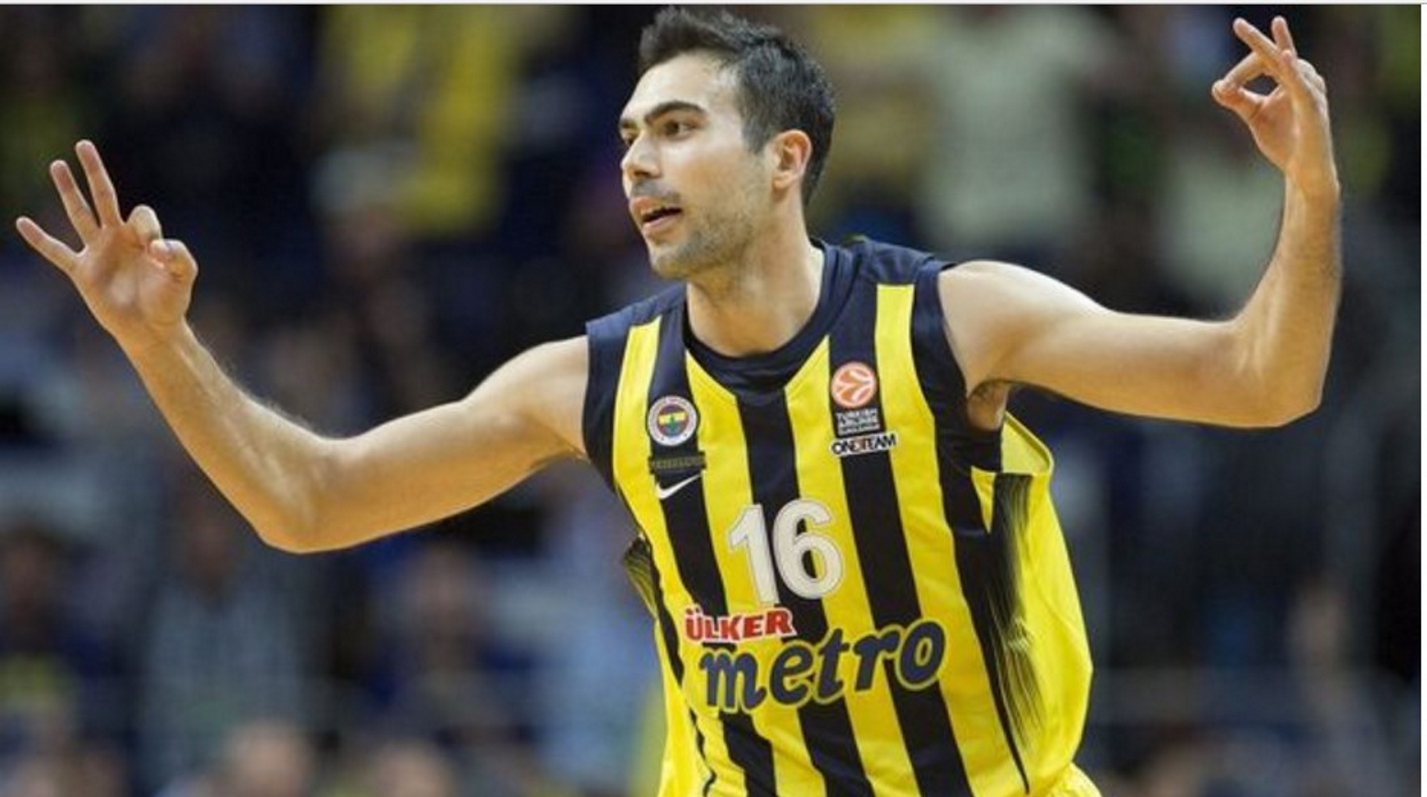 Στα αποδυτήρια του Ολυμπιακού ο Σλούκας για συγχαρητήρια