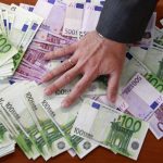 “Βαρύ κι ασήκωτο” το 2017: Οι έμποροι θα “ακουμπήσουν” όλα τα λεφτά σε φόρους!