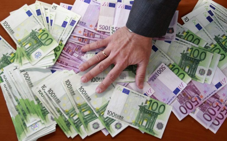 Παράνοια φόρων: Εκκαθαριστικό 3.237 ευρώ για εισόδημα 921 ευρώ!