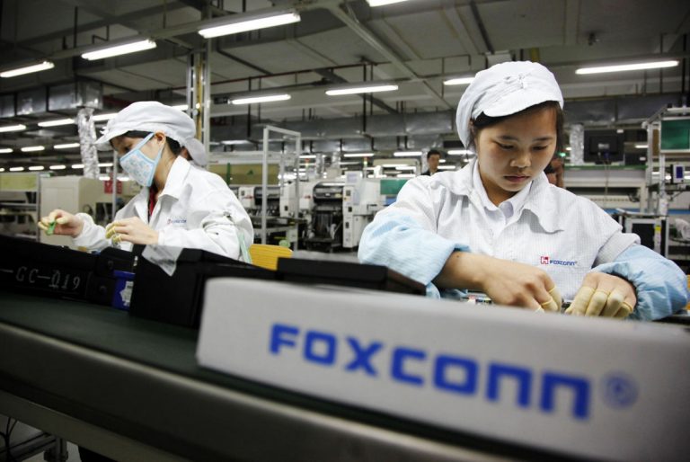 Foxconn: Αντικατάσταση του ανθρώπινου δυναμικού από ρομπότ