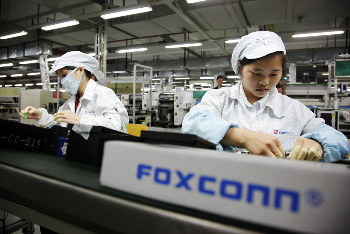 Foxconn: Αντικατάσταση του ανθρώπινου δυναμικού από ρομπότ