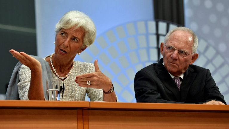 BBG: Σόιμπλε και Λαγκάρντ δίνουν τα χέρια-Το ΔΝΤ θέλει “γρήγορη συμφωνία” για την Ελλάδα