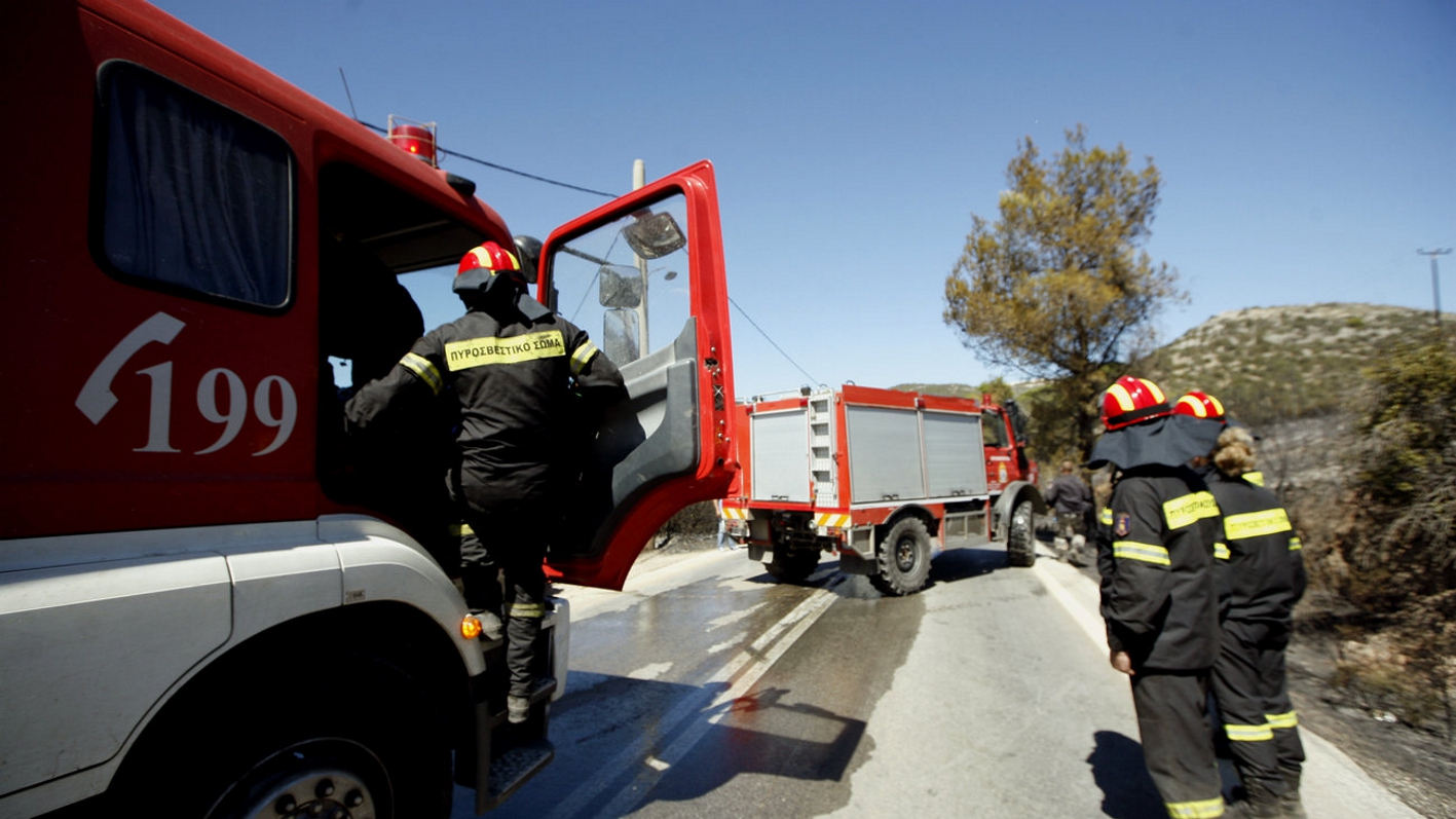 Πυρκαγιά σε εργοστάσιο στη Μάνδρα Αττικής