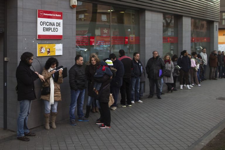 Σημαντική υποχώρηση της ανεργίας στην Ισπανία για το 2016