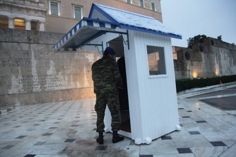 Τί χειμώνας βαρύς!: Με χιόνια και τσουχτερό κρύο τελειώνουν οι γιορτές