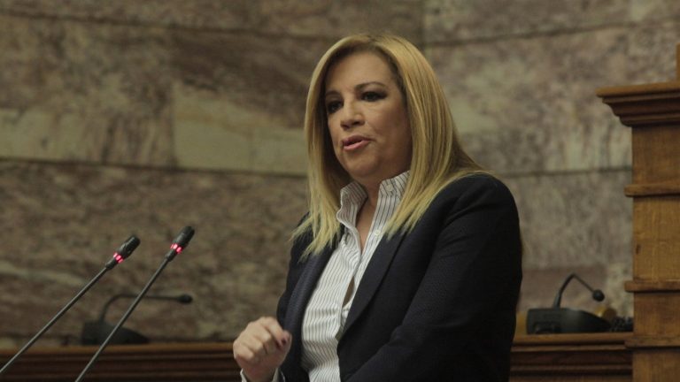 Έκτακτο συνέδριο του ΠΑΣΟΚ ανακοίνωσε η Γεννηματά – “Καρατόμησε” τον γραμματέα και τα όργανα