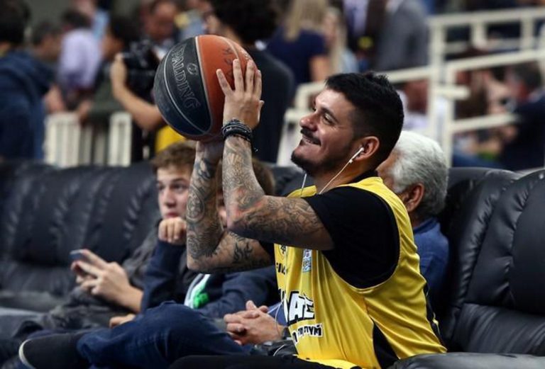 Η φωτογραφία του Stan από το ΑΕΚ-Άρης τα… έσπασε στο Facebook!